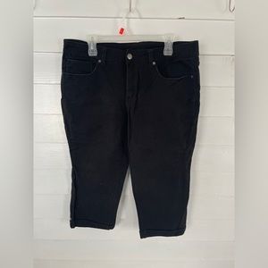 4/25 Black Time & Tru Cuffed Jean Capris